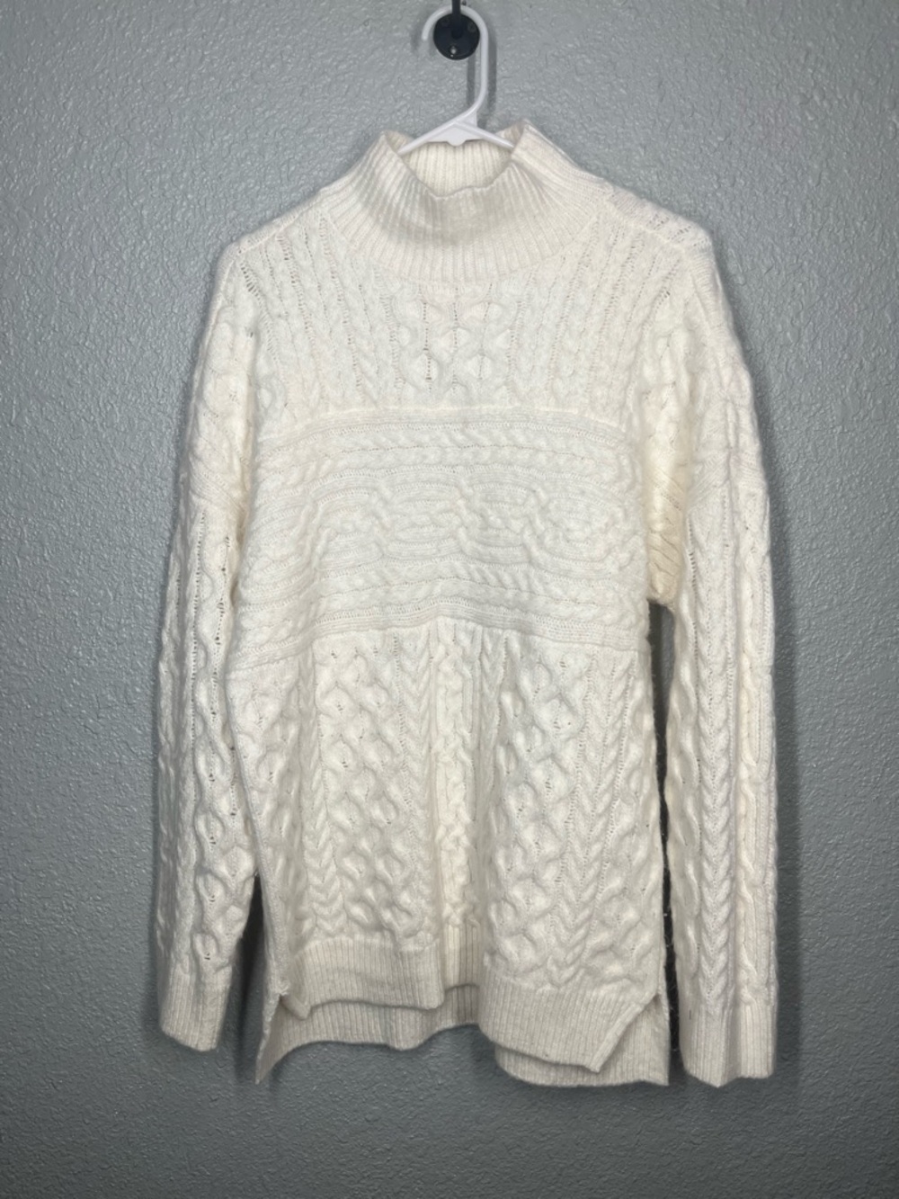 Abercrombie & Fitch Cream Ivory Chunky Fisherman Cable Knit Sweater